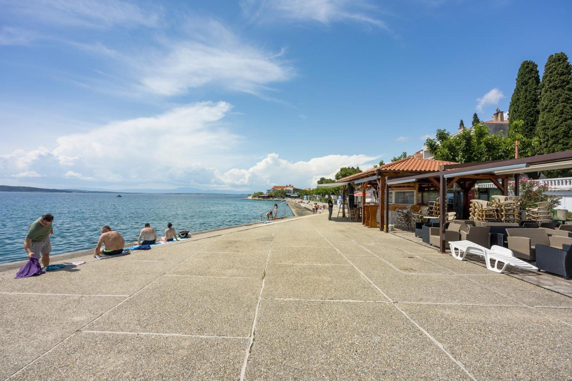 Apartments By The Sea Selce, Crikvenica - 15063 Eksteriør billede